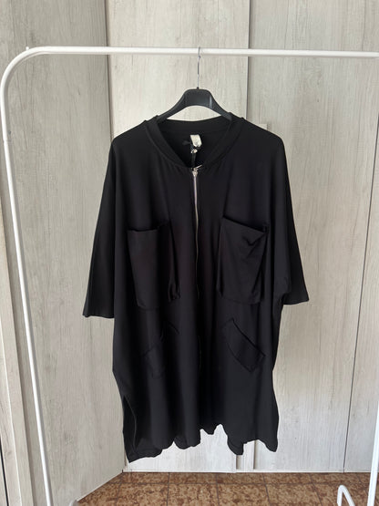 Maglia over nera con zip