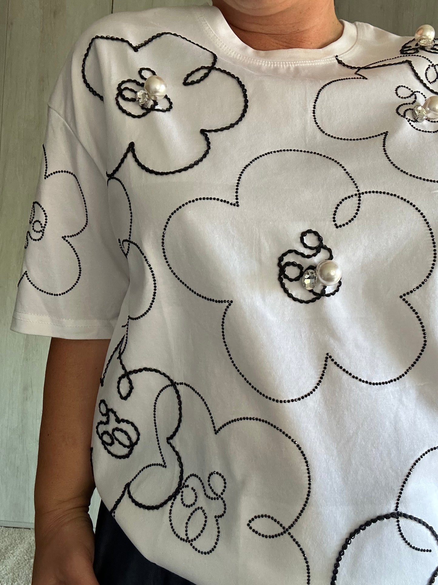 T-SHIRT CON RICAMI