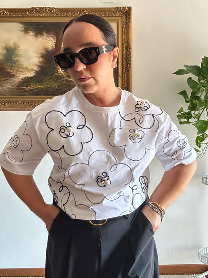 T-SHIRT CON RICAMI