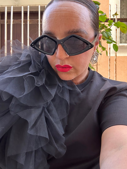T-SHIRT LUMINA NERA CON MAXI ROUCHES IN TULLE