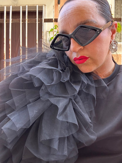 T-SHIRT LUMINA NERA CON MAXI ROUCHES IN TULLE