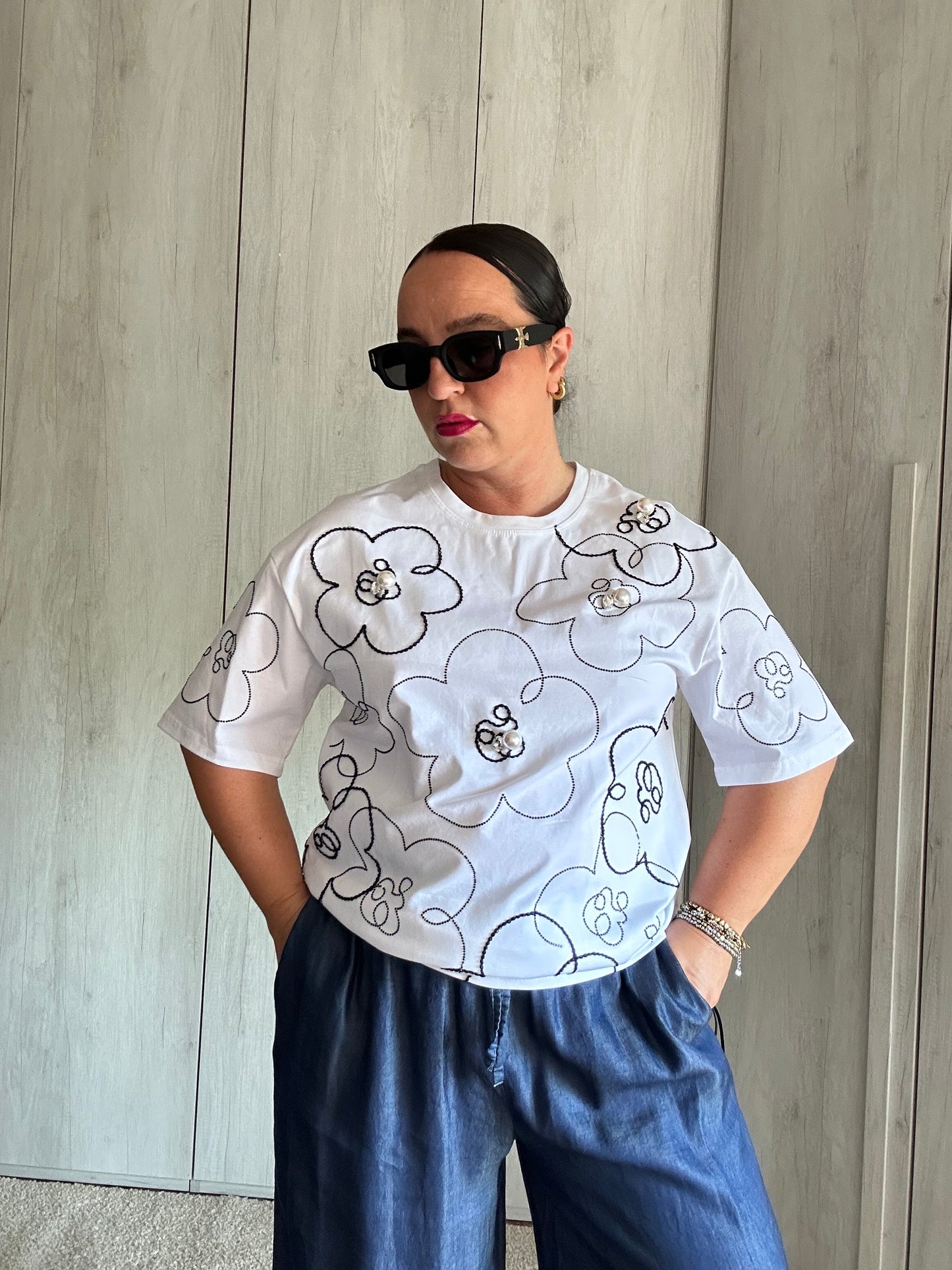 T-SHIRT CON RICAMI