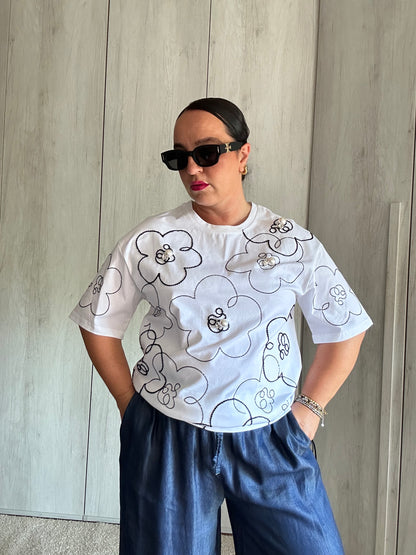 T-SHIRT CON RICAMI