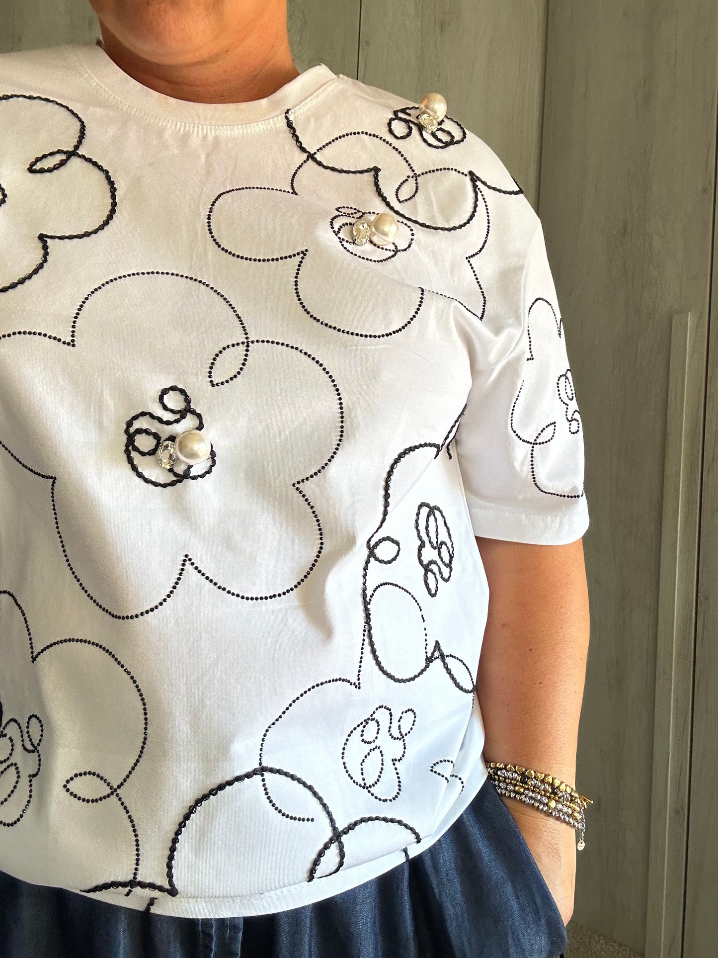 T-SHIRT CON RICAMI