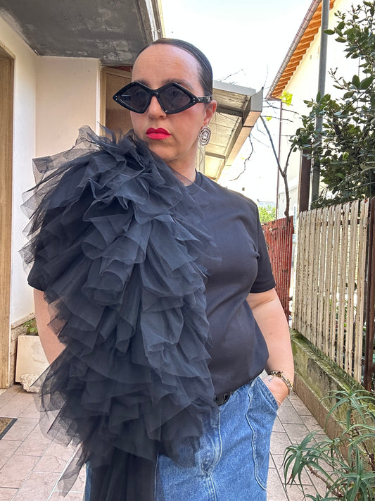 T-SHIRT LUMINA NERA CON MAXI ROUCHES IN TULLE